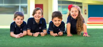 Estudiantes en escuela Montessori bilingüe Caspari, Heredia